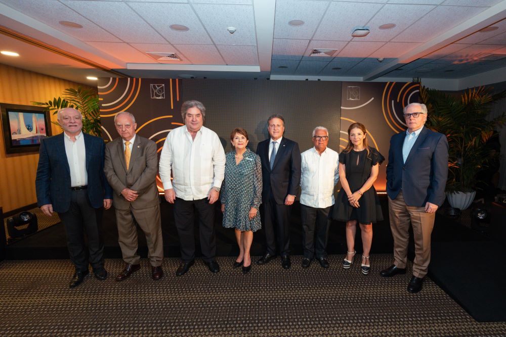 PRINCIPAL. Pedro Esteva, José Marcelino Fernández, Manuel Fernández, Myrna Brugal, Gustavo Ariza, Luis López, Mónica Armenteros y David Fernández