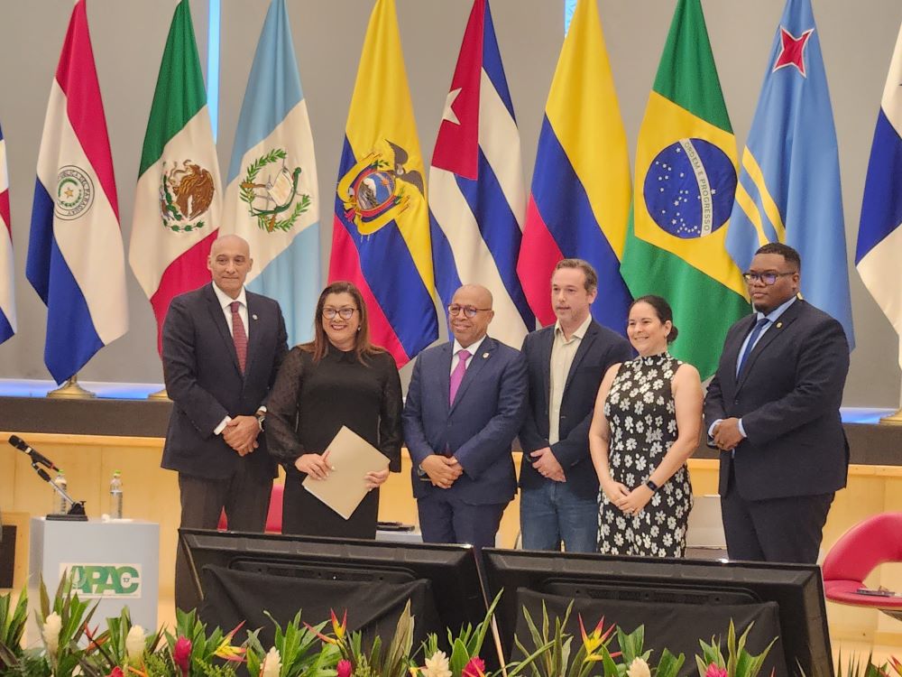 Participa en Diálogo Político sobre Acción Climática y Transición Justa, en un evento del Parlatino
