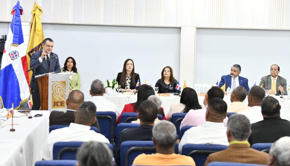 El presidente de la Junta Central Electoral Román Jáquez Liranzo se dirige al público