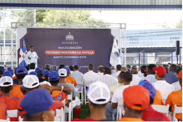 Ministro Kelvin Cruz entrega multiuso La Javilla en Villa Duarte, SDE