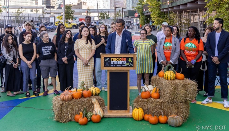DOT-NYC inaugura plaza en Long Island-Queens para dejar abierta celebración «Trick-or-Streets»