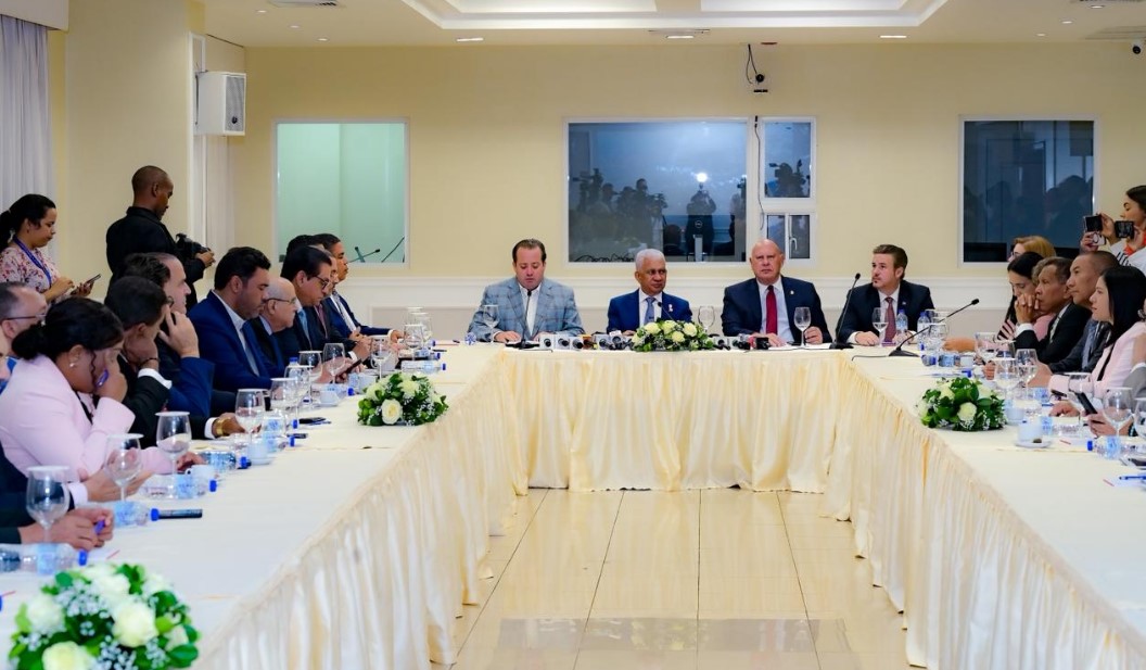 Gobierno presenta a senadores Plan Meta RD 2036, que busca duplicar el PIB