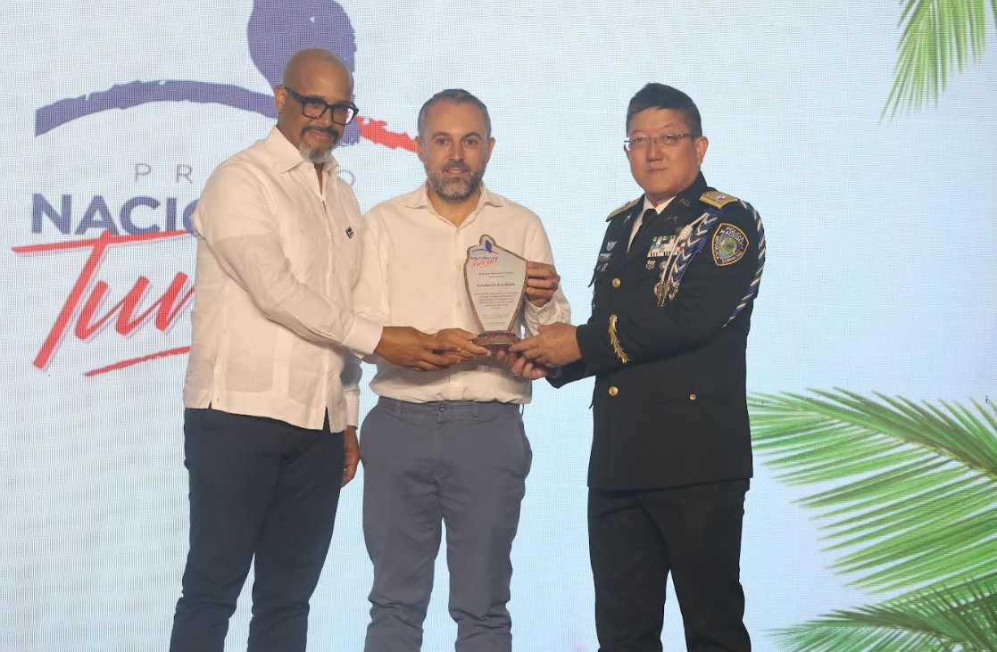 Fundación Eco-Bahia de Grupo Piñero recibe reconocimiento en el Premio Nacional de Turismo por su liderazgo en sostenibilidad ambiental