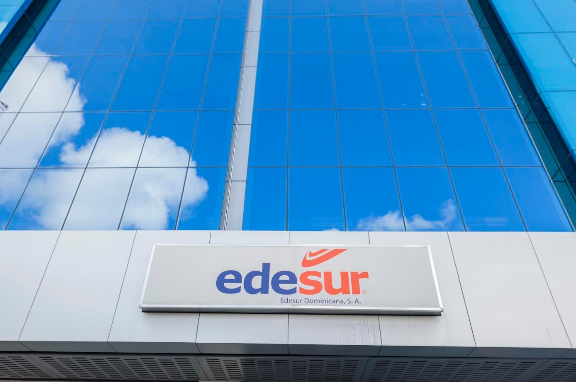 Edesur informa que trabaja para que comunidad de Mena, Enriquillo logre normalizar su servicio