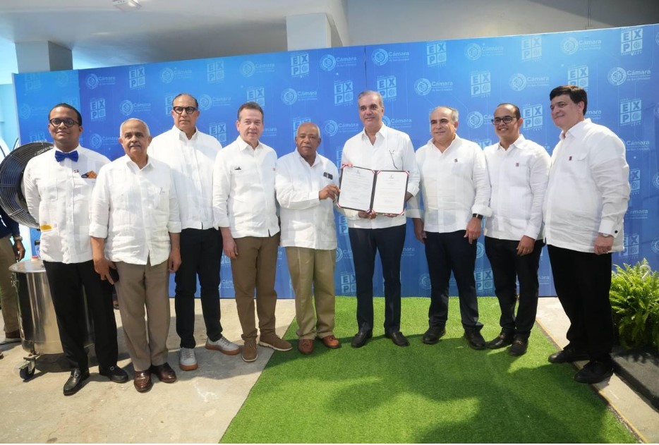 MICM y ODAC entregan acreditación internacional al Clúster del Aguacate de Cambita durante Expo Constitución 2025