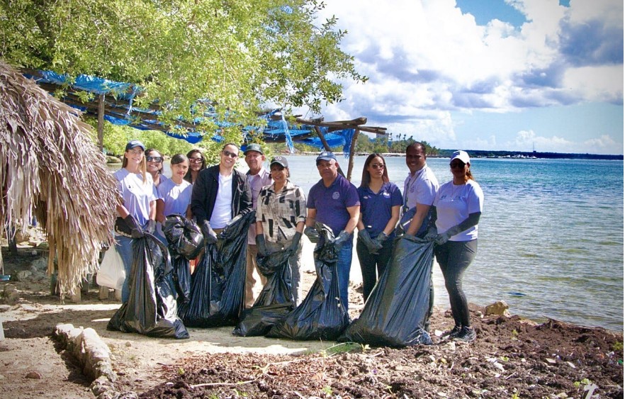 Operativo de limpieza de la palaya de Boca Chica