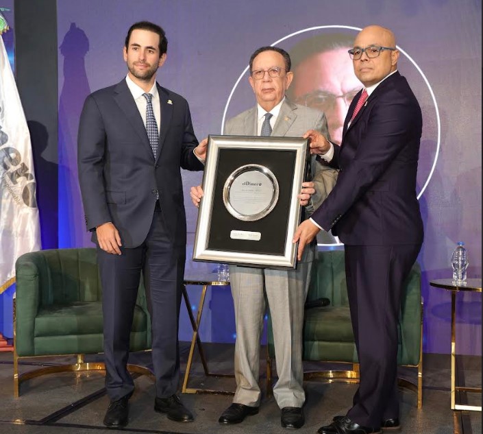 Héctor Valdez Albizu, gobernador del Banco Central