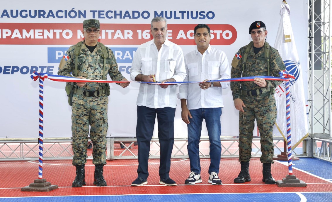 Presidente Abinader y ministro Kelvin Cruz inauguran techado multiuso en Campamento Militar