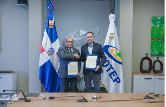 El convenio fue firmado por el director general del INFOTEP, Rafael Santos Badía y por el director general de ONNERA Group, Eduardo Calvo