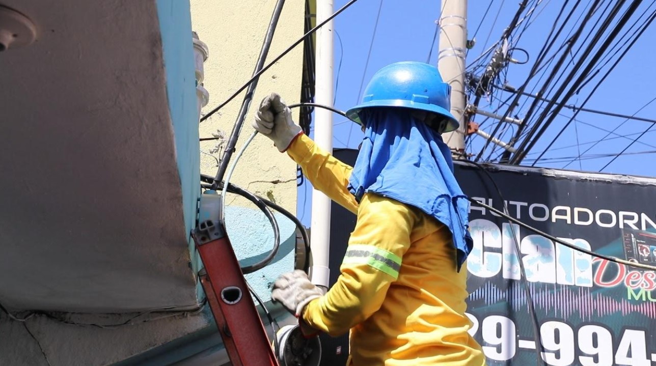 Edeeste llama a denunciar brigadas contratistas que cobren dinero para brindar servicio eléctrico
