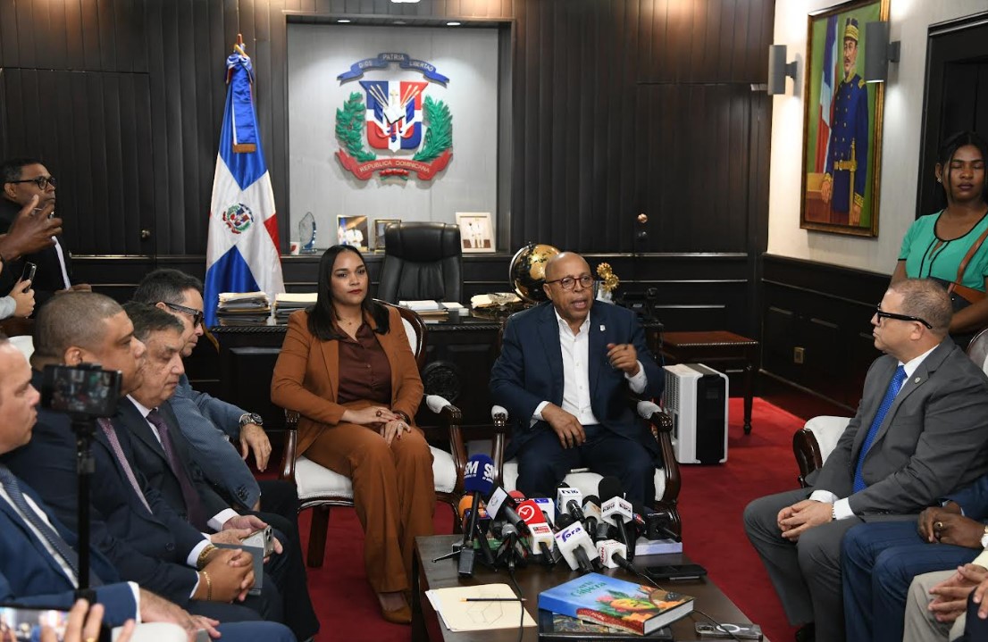 Presidente de la Cámara de Diputados, Alfredo Pacheco encabeza rueda de prensa