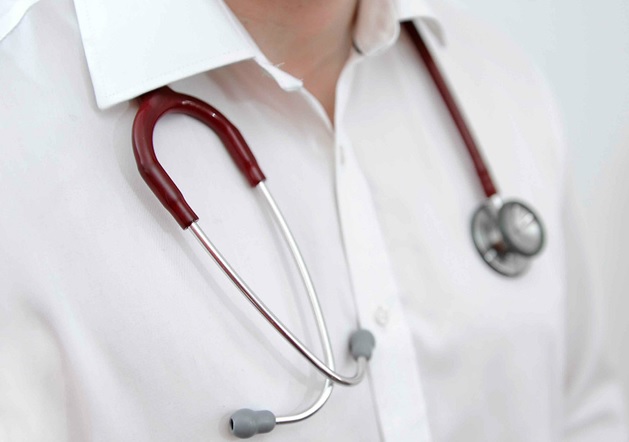 Casi 2 millones de personas que dependen de la cobertura médica pública de NY enfrentan futuro incierto
