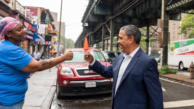 Congresista Espaillat entregará US$500 mil a escuela pública de Harlem con 774 alumnos