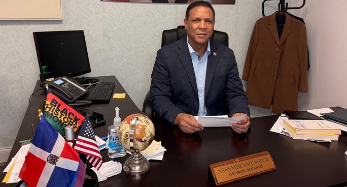 Oficina asambleísta Álvarez favorece cientos personas en El Bronx con preparación Impuestos gratis.