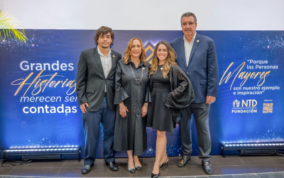 Javier Meìndez Sandra Aponte    ,Mariìa Joseì Meìndez y Juan Carlos Meìndez (Miembros de la Junta Directiva de FNTD)