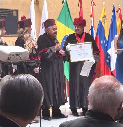 Periodista Juan Bolívar Díaz recibe Honoris y Causa