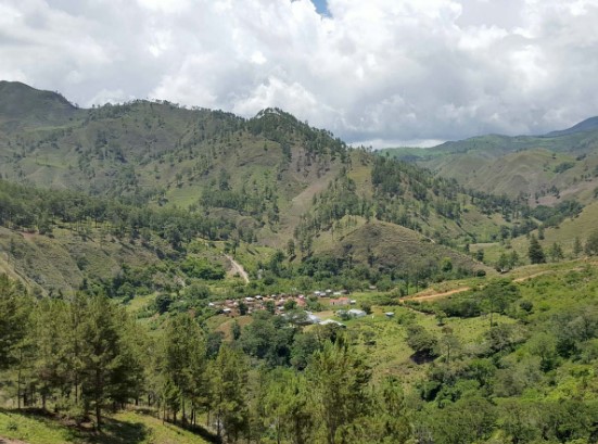 Loma donde pretenden explotar mina de horo en San Juan de la Maguana