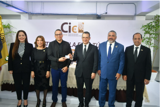 El acto inaugural de esta segunda etapa de ejecución plena se llevó a cabo en el Centro de Cedulación de San Francisco de Macorís y fue encabezado por el Pleno, integrado por Román Andrés Jáquez Liranzo, presidente; los miembros titulares Dolores Altagracia Fernández Sánchez, Rafael Samir Chami Isa, Hirayda Marcelle Fernández Guzmán y Rafael Armando Vallejo Santelises; y el secretario general, Sonne Beltré Ramírez.