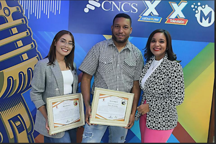Programa radial Conecta2 con Ana Inoa reconoce a Aimée Alcántara y Amin Alexander en especial por el Día Nacional del Locutor