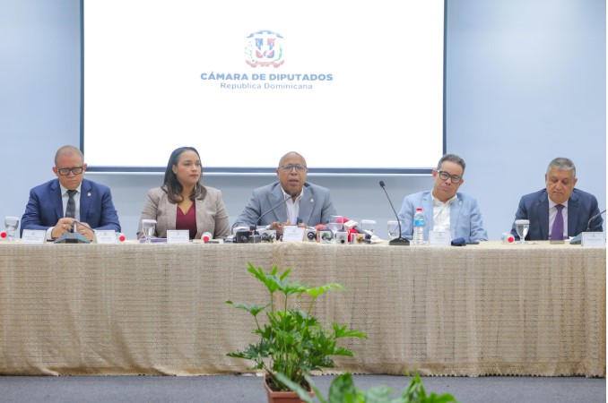 Presidente Alfredo Pacheco al centro de la actividad