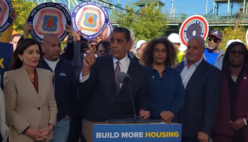Caucus Progresista del Congreso y otras entidades apoyan la reelección de Adriano Espaillat