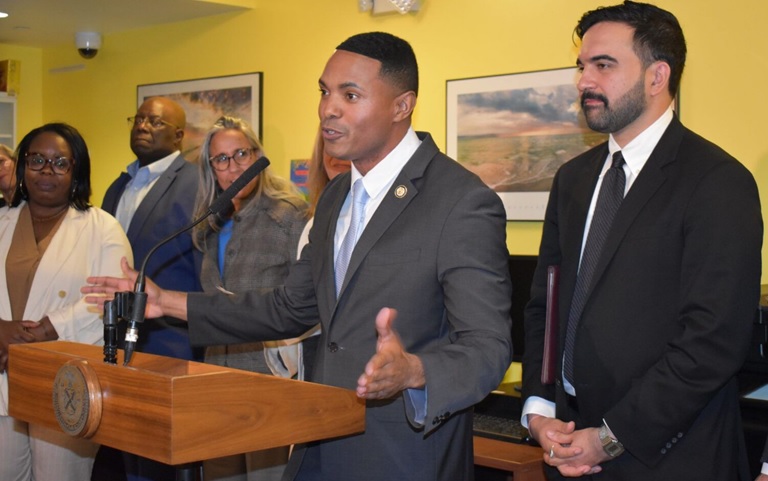 Congresista Torres asegura US$2 millones para llevar internet alta velocidad al Bronx y cerrar brecha digital