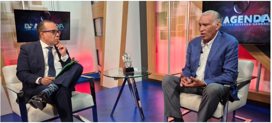 Manuel Matos entrevistado por Héctor Herrera Cabral en el programa D´AGENDA