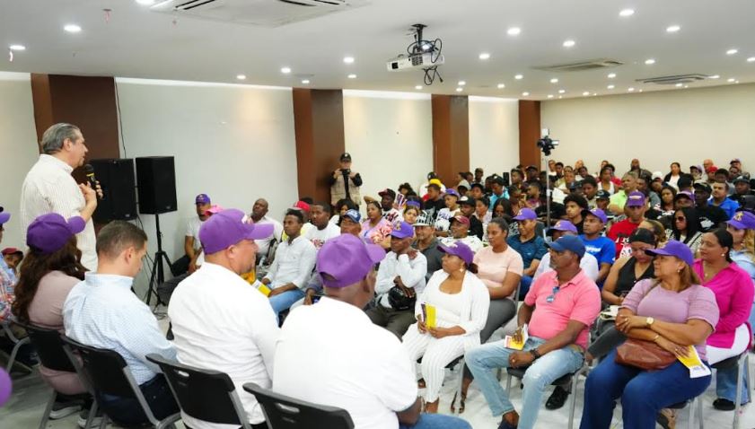 Francisco Javier García habla a los presentes