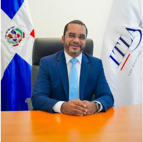 El rector Jimmy Rosario Bernard