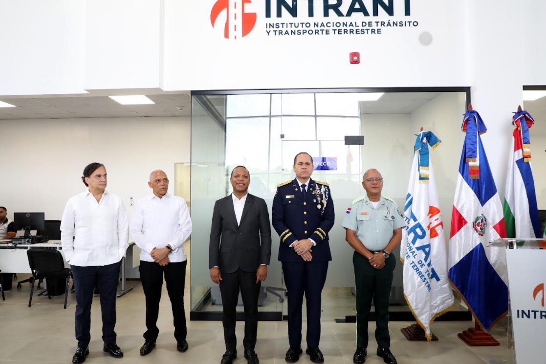 Intrant abre nueva oficina de licencias en el centro de retención vehicular Cenarve en Santo Domingo Oeste