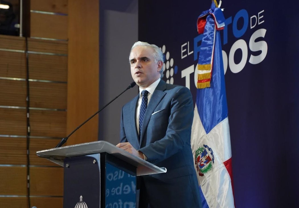 Luís Miguel De Camps, miistro de educación