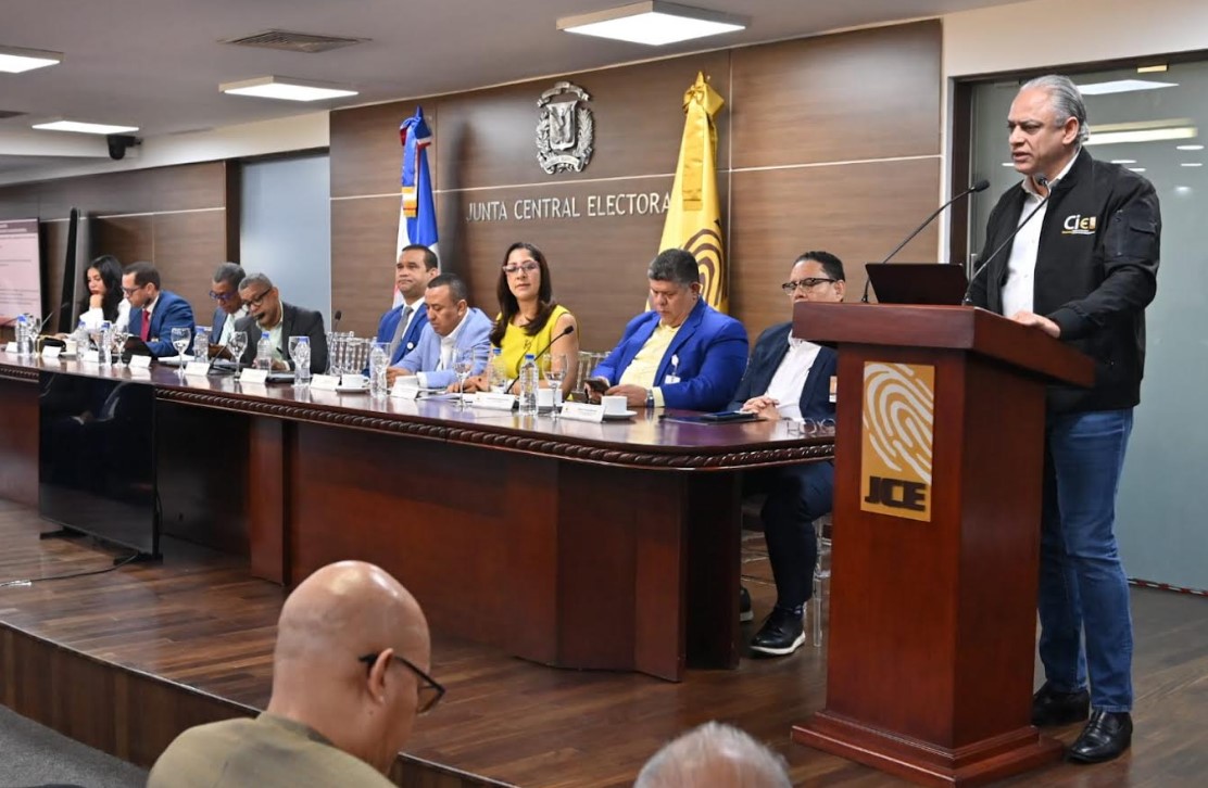 Mesa técnica de la JCE trata avances de cedulación a nivel local y en el exterior con organizaciones políticas