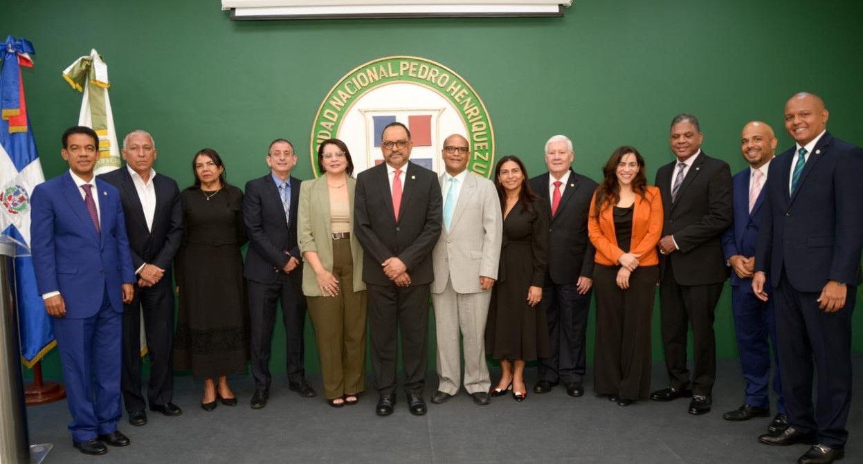 UNPHU realiza cátedra magistral sobre la configuración jurídica del Estado dominicano