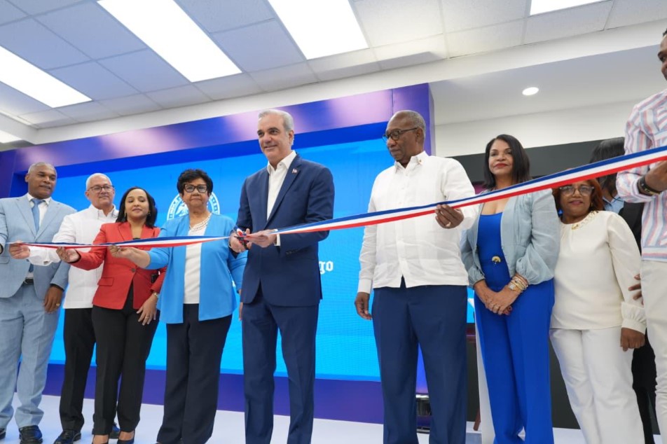 Presidente Abinader y rector Editrudis Beltrán inauguran transformación de la UASD