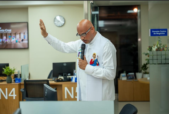 Banco Santa Cruz realiza acto de bendición de centro de negocios en Mao, Valverde