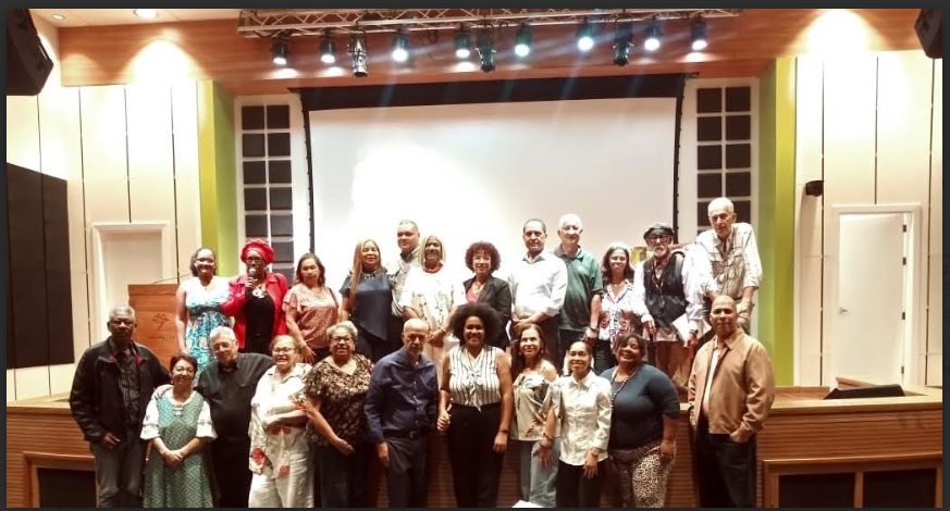 Poetas e invitados especiales que participaron en el Festival Camila Henríquez Ureña en el Centro Cultural Perelló.