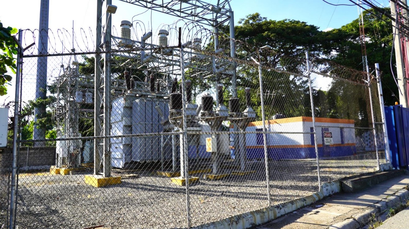 Brigada de Edesur trabajando