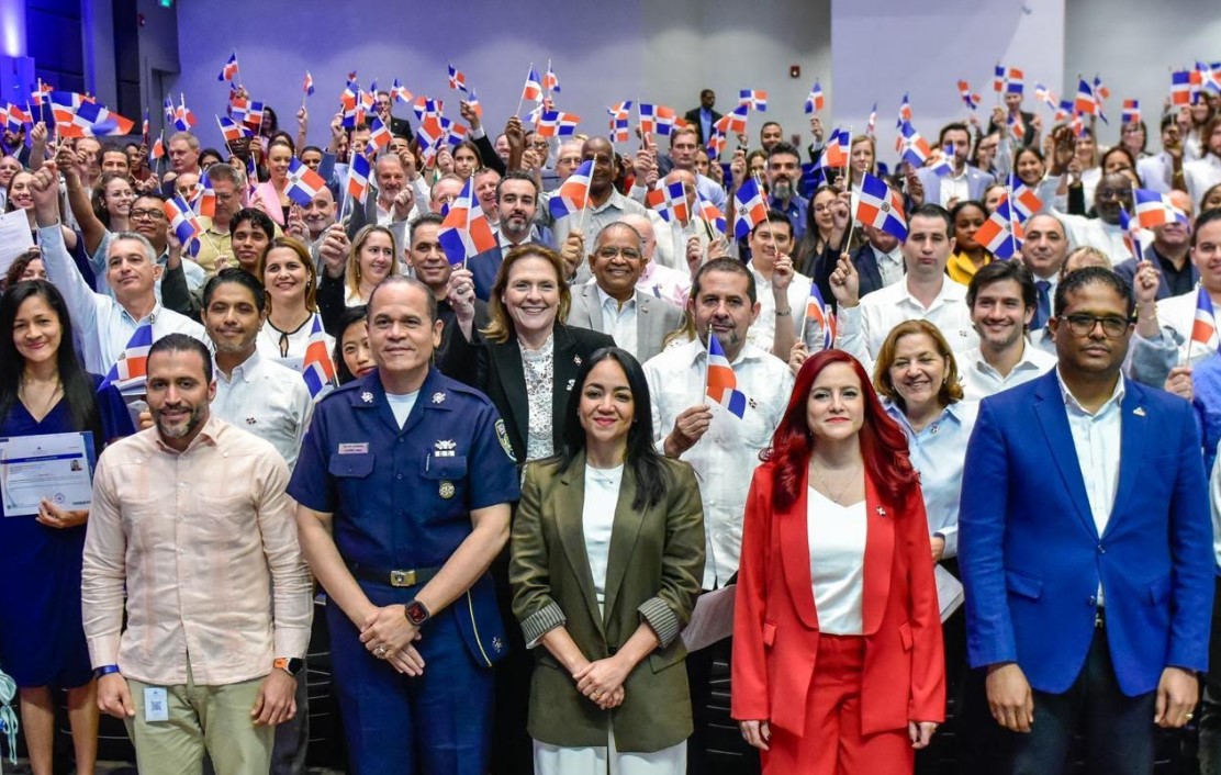 Ministra de Interior y Policía juramenta a 149 de extranjeros que asumen nacionalidad dominicana
