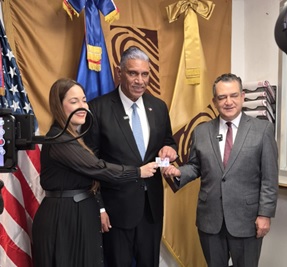 El presidente de la Junta Central Electoral Román Jaquez junto al Cónsul Dominicano en Nueva York, Jesús Vásquez Martinez