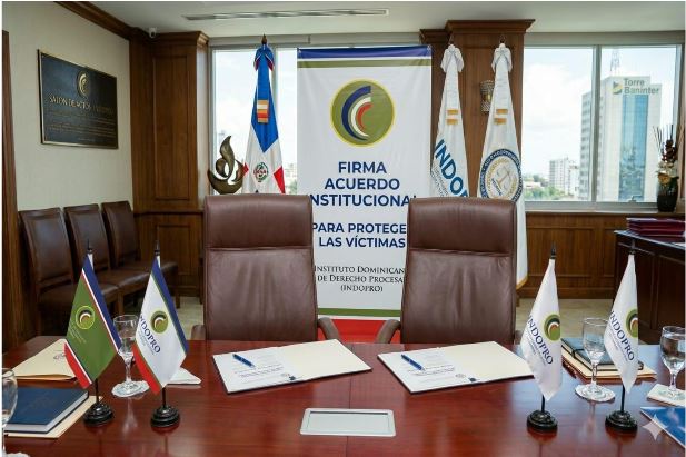 Instituto Dominicano de Derecho Procesal firma convenio internacional para impulsar protección integral de víctimas del delito