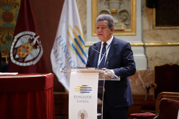 “Al Doctor Leonel Fernández, con todo respeto»