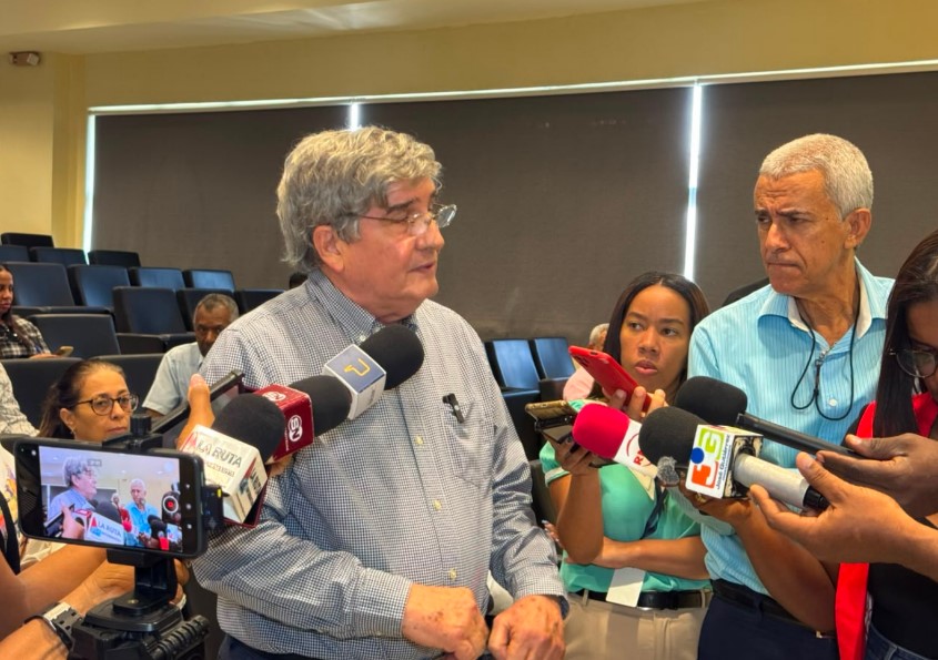 Catedrático de la UASD afirma gobierno no subsidia principales carburantes a la población