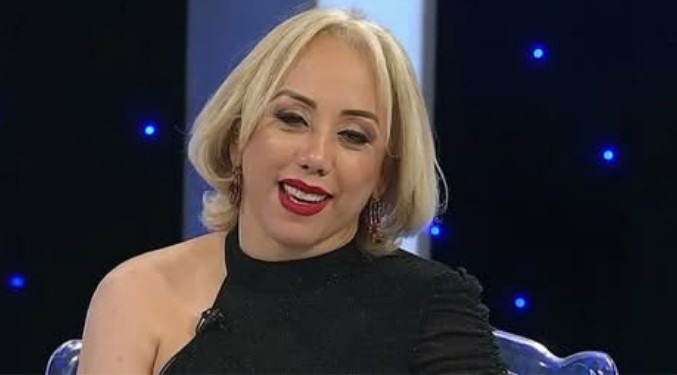 Comunicadora Claudia Pérez, La Tora