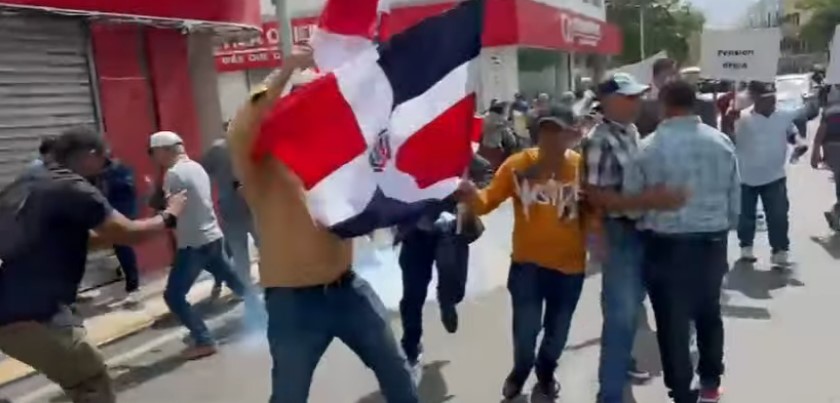 Marcha de los agronomos es dispersada