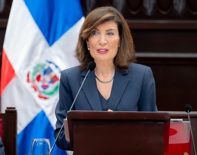 Gobernadora NY reafirma su apoyo reelección del congresista Espaillat D-13