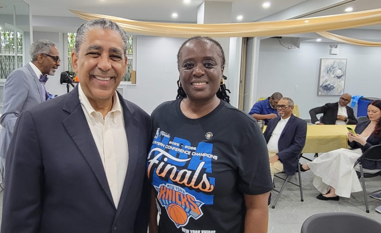 Senadora estatal por Harlem, Cordell Cleare, apoya reelección del congresista Espaillat