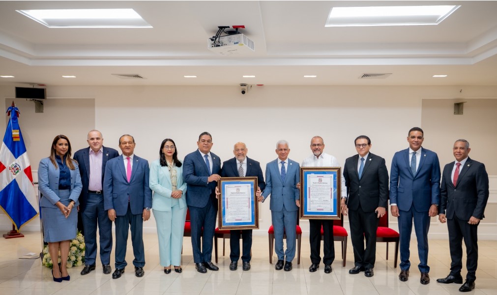 Senado de la República reconoce a personalidades de Barahona