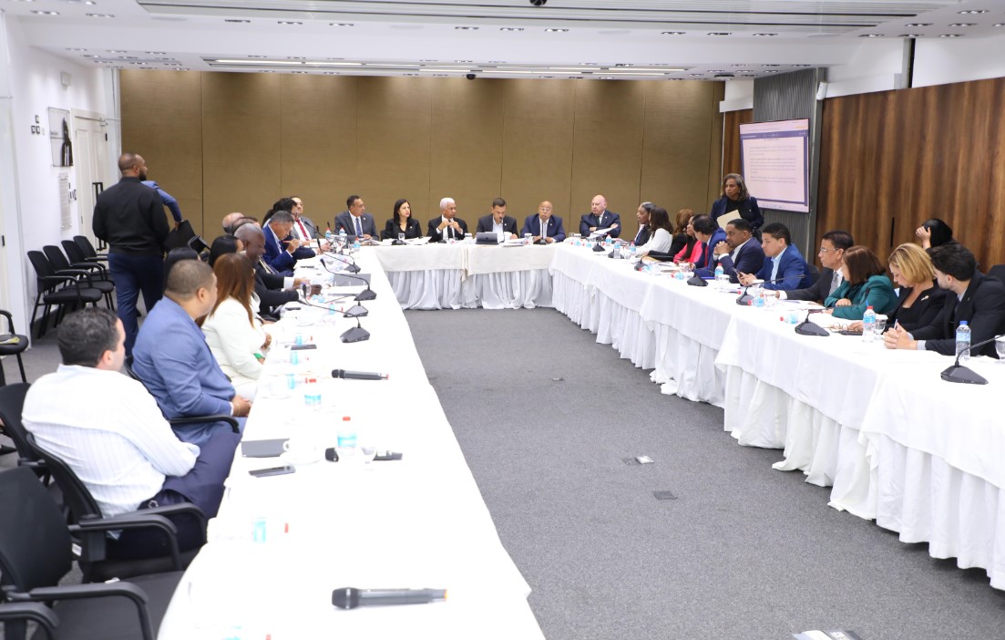 Miembros de la Comisión Bicameral que estudia nuevo Código Penal