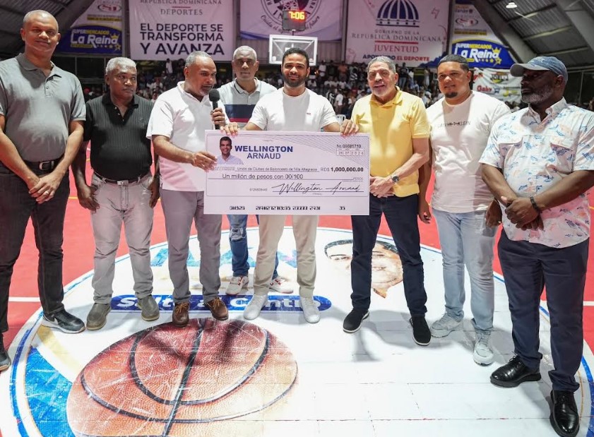 Diputado Otoniel Tejeda dona un millón de pesos al Torneo de Baloncesto de Villa Altagracia a nombre de Arnaud