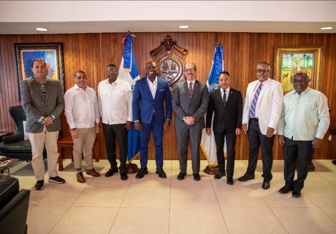 UASD y Fundación Hospital el Buen Samaritano firman alianza para fortalecer salud y formación en la región Este